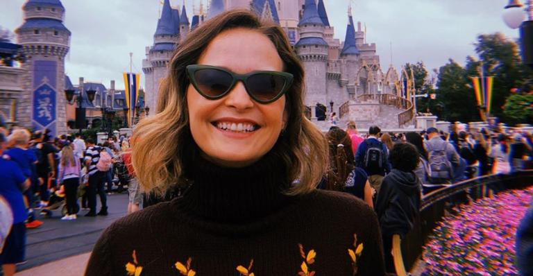 Fernanda Rodrigues posa meditando e recebe elogios de fãs: ”Lindíssima e plena”