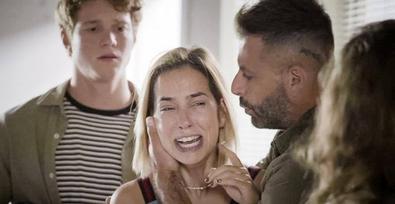 Lígia se desespera ao perder a guarda da filha para Rui em ‘Malhação’