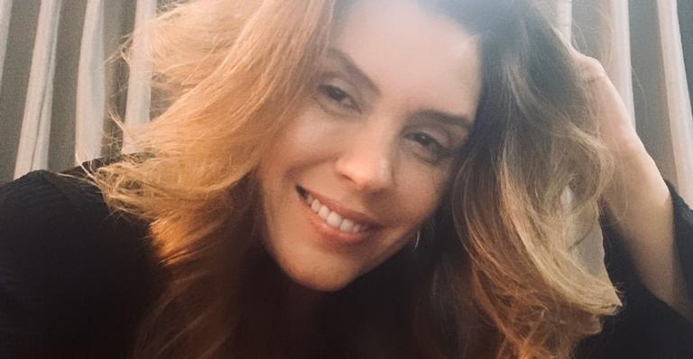 Simony ostenta corpão em clique de biquíni e chama atenção da web: ”Poderosa”