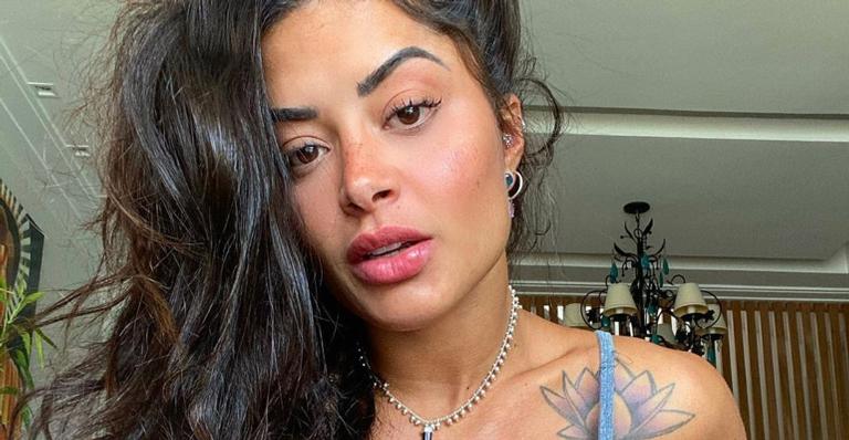 Aline Riscado exibe boa forma e dá aula de rebolado em treino de dança do ventre