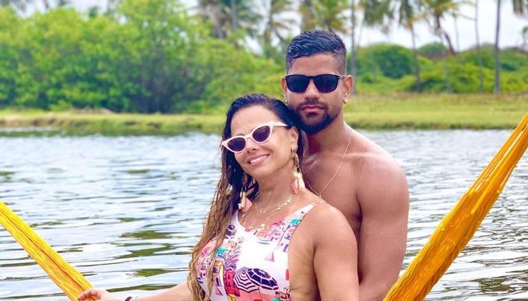 Viviane Araújo se declara ao namorado: ”Sonho real mais lindo que já vivi”