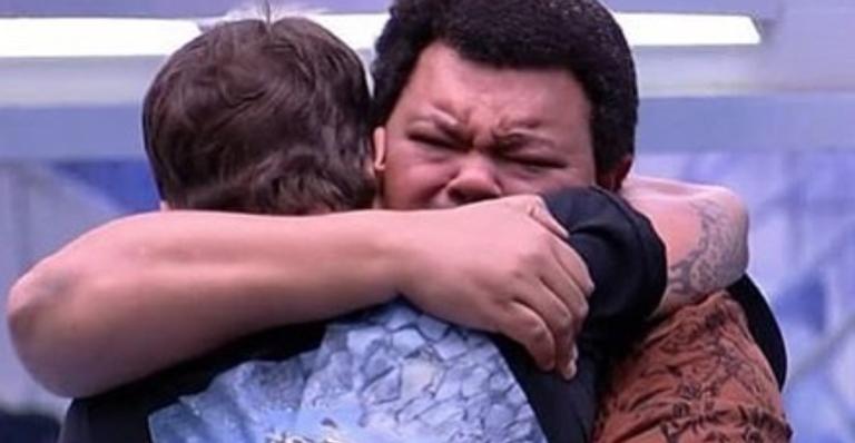 BBB 20: Felipe Prior se emociona ao ver Babu chorando e mandando recado para ele no raio-x
