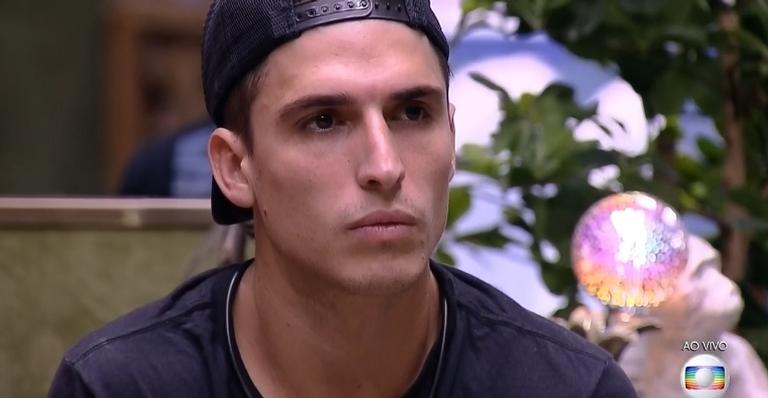 BBB 20: Web se revolta com eliminação de Felipe Prior e pede retorno do brother: ”Volta Prior!”