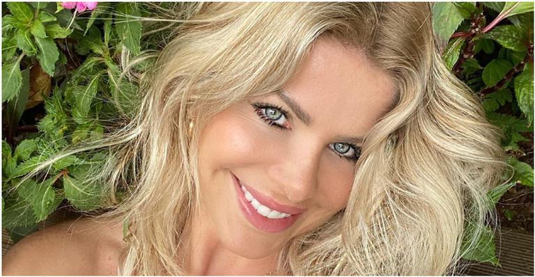 Karina Bacchi exibe processo de cuidados com a pele e cabelo na quarentena em suas redes sociais