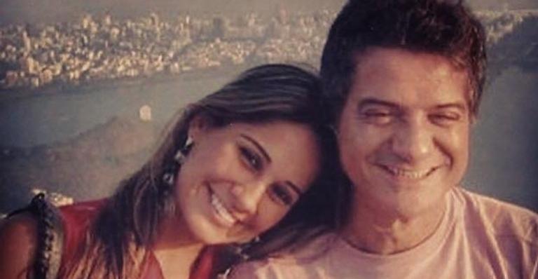 Mayra Cardi desabafa ao relembrar relação com o pai: ”Morreu sem nunca ter me dito eu te amo”