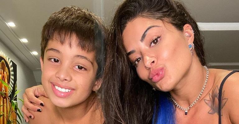 Aline Riscado curte a quarentena ao lado do filho e brinca: ”O vírus não curte essa energia toda”