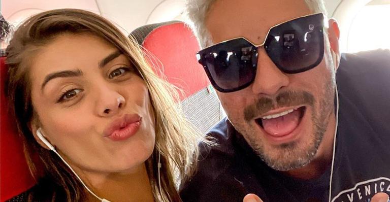 Grávida, Franciele Grossi exibe barriguinha e comemora: ”Aparecendo hein!”