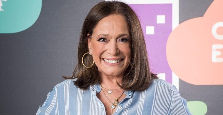 De roupa de ginástica, Susana Vieira deixa barriga à mostra e impressiona