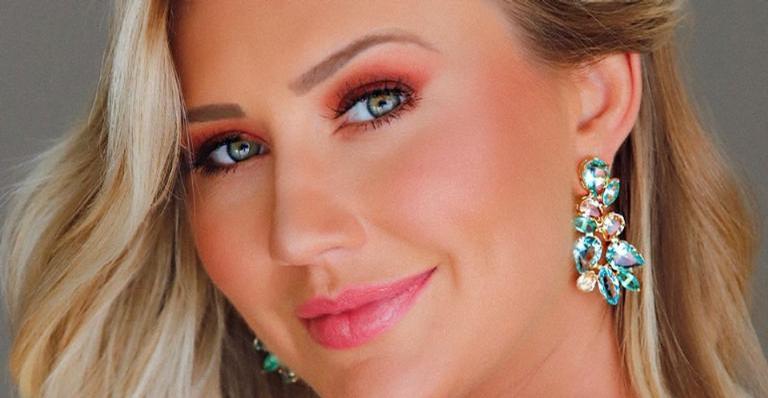 Ana Paula Siebert exibe barrigão na academia e mostra que a filha está sentada