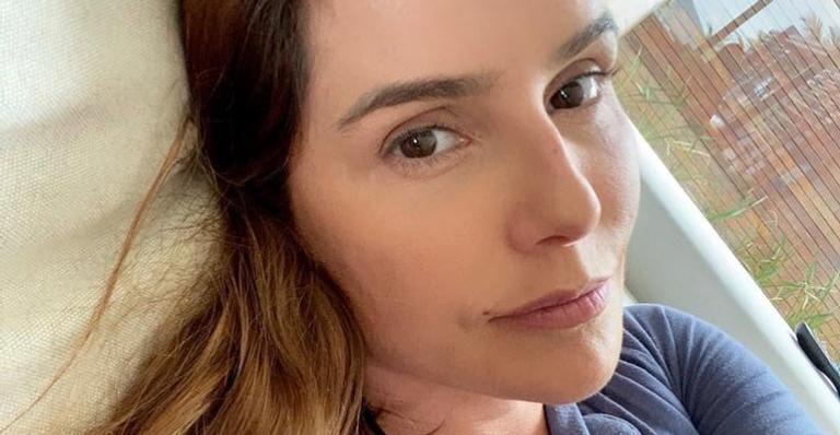 Em quarentena, Deborah Secco posa ao lado marido e da filha: ”Amontoado de amor”