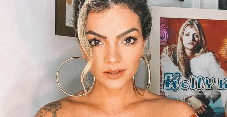 Kelly Key curte banho de piscina com o filho caçula e encanta a web: ”Quarentena de amor”