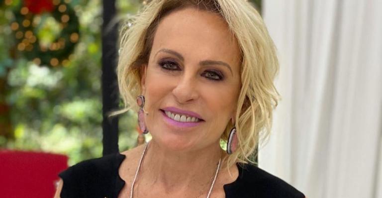 Ana Maria Braga faz brincadeira com fãs e se diverte: ”Acham que eu fico arrumada assim em casa?”