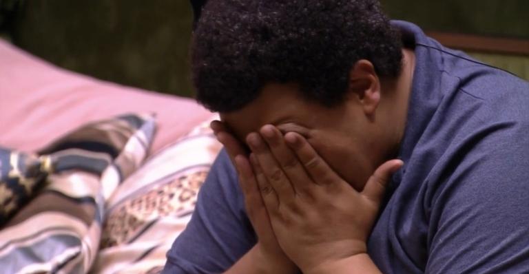 BBB 20: Enfrentando sexto paredão, Babu chora sozinho e pede para permanecer no jogo