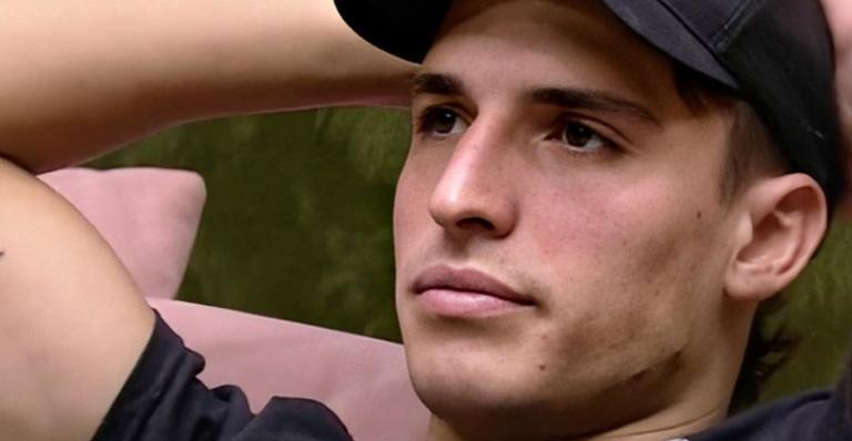 Felipe Prior ironiza choro de Manu Gavassi: ”Não sai nada. Aí é Malhação”
