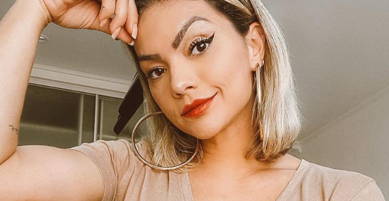 Em quarentena, Kelly Key se arruma para limpar a casa: ”Vou passar pano na casa de make”