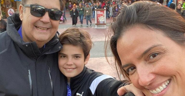 Faustão explode o fofurômetro ao ser flagrado em momento íntimo com seu cachorro