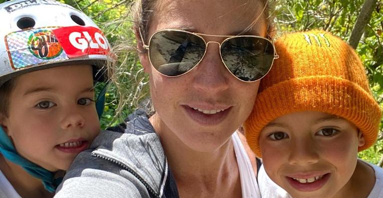 Luana Piovani exibe filho pintando o cabelo de cor inusitada: ”Uau! Amei!”