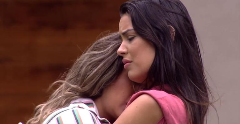 BBB 20: Gizelly chora na área externa e Ivy consola: ”Nós vamos embora também, se ela for”