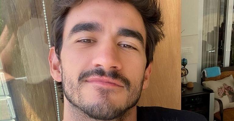 Guilherme se declara no aniversário do pai e semelhança rouba a cena: ”Pensei que era o Boninho!”