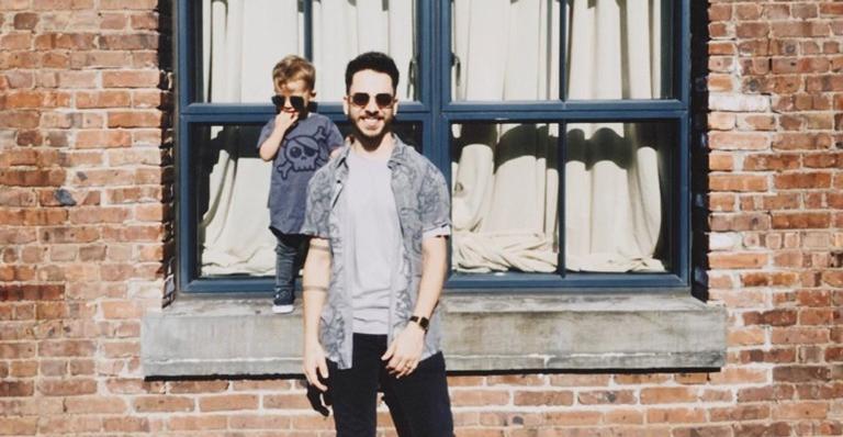 Junior Lima relembra viagem ao lado do filho: ”Levando o mulequinho pra conhecer o mundo”