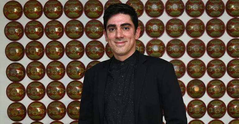 Marcelo Adnet ironiza Jair Bolsonaro com paródia de Tieta