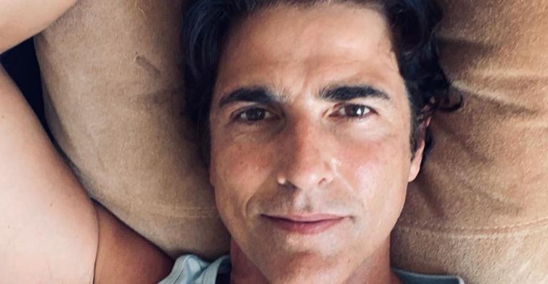 Reynado Gianecchini mostra momento fofo ao lado de seu cachorro e encanta seguidores: ”Que lindo!”