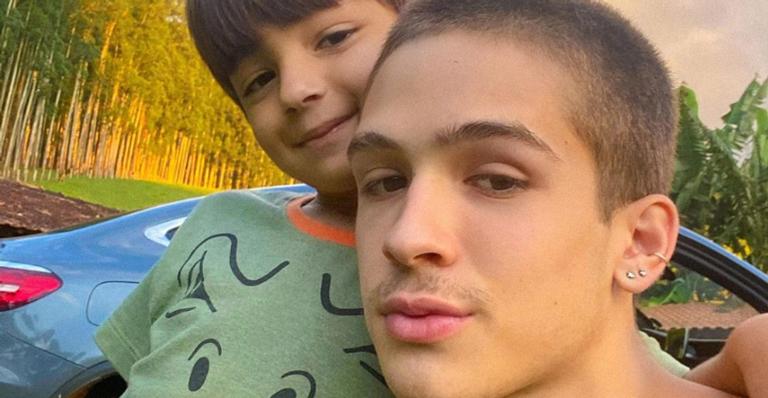 João Guilherme homenageia irmão mais novo e se declara: ”Minha criança preferida”