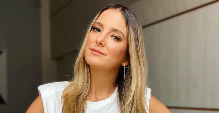 Ticiane Pinheiro opta por look colorido para o trabalho: ”Um pouco de cor para essa quarentena”