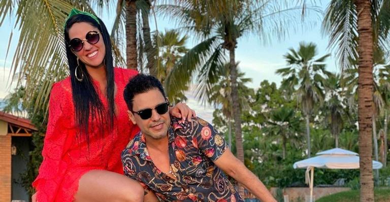 Zezé Di Camargo flagra Graciele Lacerda dormindo e se declara: ”É um privilégio pra mim”