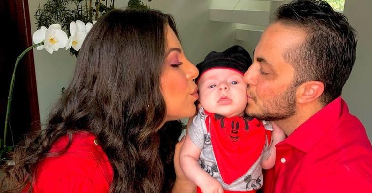 Andressa Ferreira encanta a web ao mostrar Thammy Miranda dando banho no filho, Bento