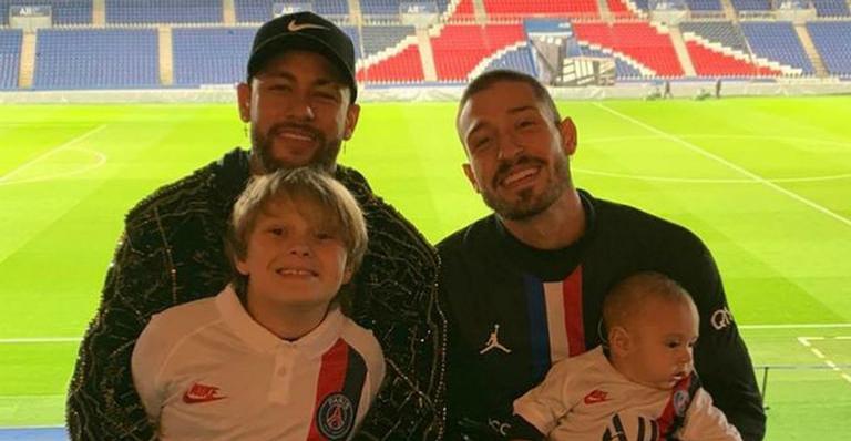Neymar ‘sofre’ com live de Marília Mendonça e é consolado pelo marido da ex