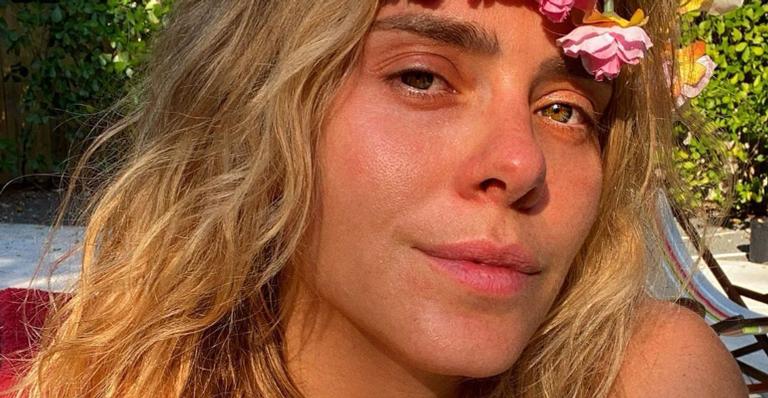 Carolina Dieckmann relembra viagem paradisíaca: ”Rodeada de pessoas que amo muito”