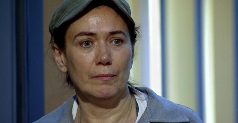 Griselda acerta na loteria mas perde o bilhete premiado em ‘Fina Estampa’
