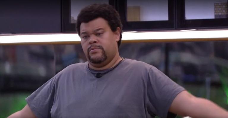BBB20: Babu Santana cogita voto em sisters e justifica: ”Fuja do paredão”