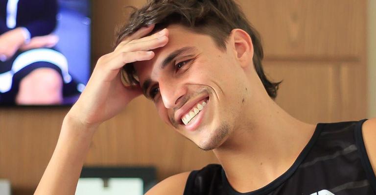 Em casa, Felipe Prior aproveita Páscoa e se esbalda no chocolate: ”Não aguentei, comi 3 ovos”