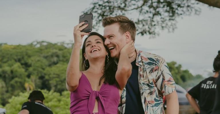 Michel Teló celebra aniversário da esposa, Thais Fersoza: ”Minha companheira de vida”