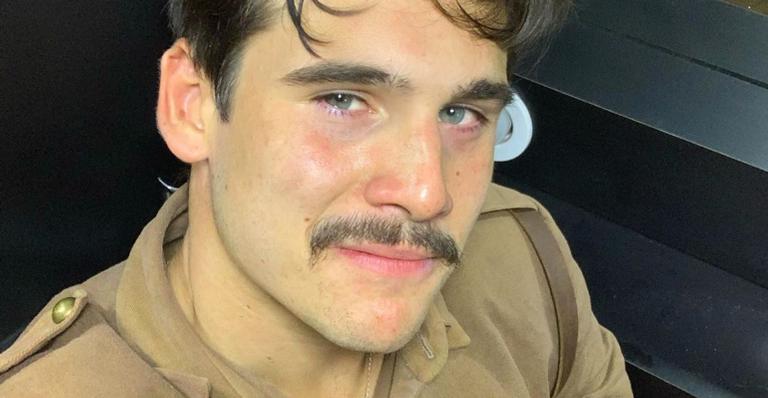 Nicolas Prattes relembra Páscoa na infância ao lado da mãe e recebe elogios