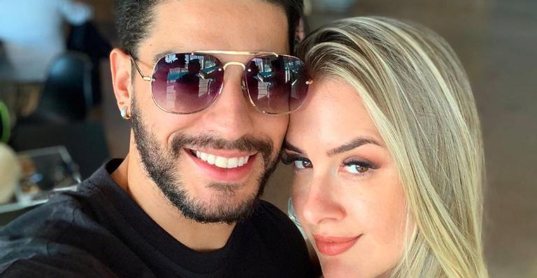 Patrícia Leitte posta clique romântico ao lado do namorado: ”Feliz dia do beijo…”