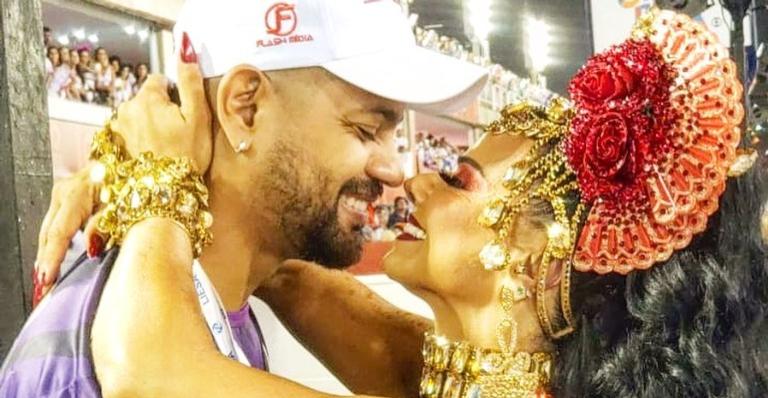 Viviane Araújo se derrete ao postar foto com o namorado: ”Razão do meu viver”