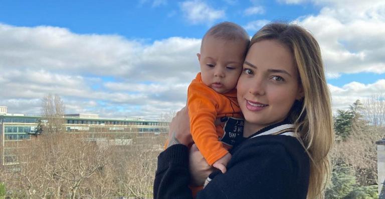 Carol Dantas celebra 7 meses de Valentin com post fofo na web