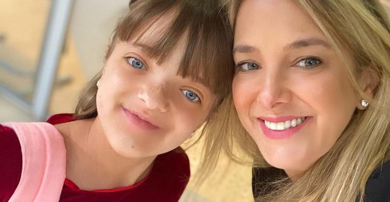 Filha de Ticiane Pinheiro corrige a apresentadora durante live nas redes sociais