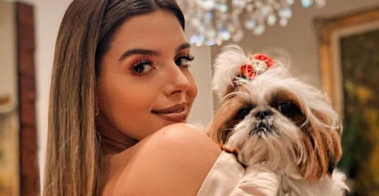 Giovanna Lancellotti encanta fãs com foto ao lado de sua cachorrinha: ”Eu amo essa dupla!”