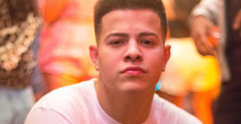 Jottapê reclama dos palavrões e assuntos sexuais em lives de sertanejos: ”Uma chuva de hipocrisia”