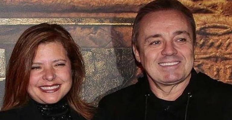 No ‘Dia do Beijo’, Rose Miriam compartilha clique com Gugu Liberato
