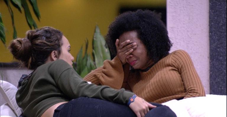 BBB20: Aos prantos, Thelma desabafa: ”Sempre tive muito medo de parecer desleal e falsa”