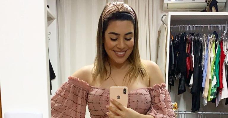 Naiara Azevedo capricha no decote e recebe chuva de elogios: ”O significado de mulherão!”