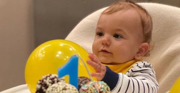 Patricia Abravanel faz festinha com a família para celebrar primeiro ano do filho, Senor