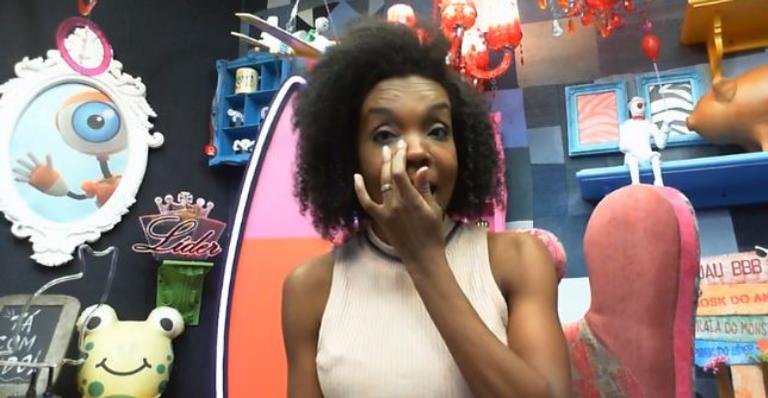BBB 20: Thelma passa a noite fazendo plantão em frente ao Big Fone: ”Enlouquecendo de ansiedade”