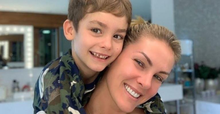 Durante quarentena, Ana Hickmann fala da alegria do filho: ”Feliz com a mamãe em casa”