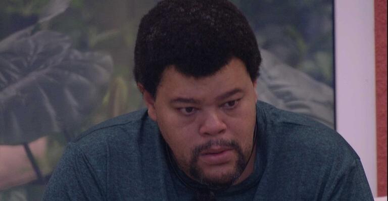 BBB20: Babu fala novamente sozinho e se preocupa: ”Três de um lado e duas do outro”